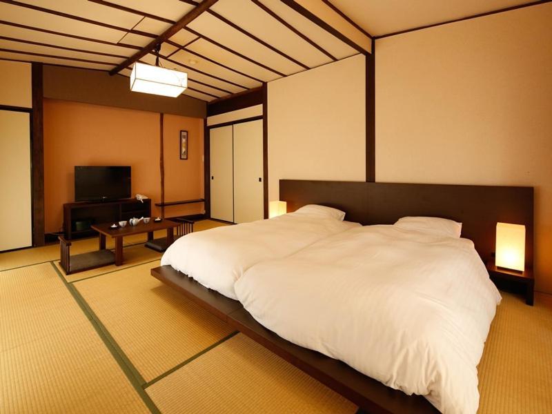源泉掛け流しの宿albergo湯楽 Yugawara Eksteriør bilde