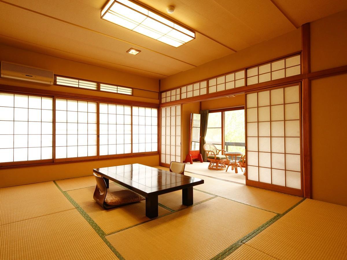源泉掛け流しの宿albergo湯楽 Yugawara Eksteriør bilde