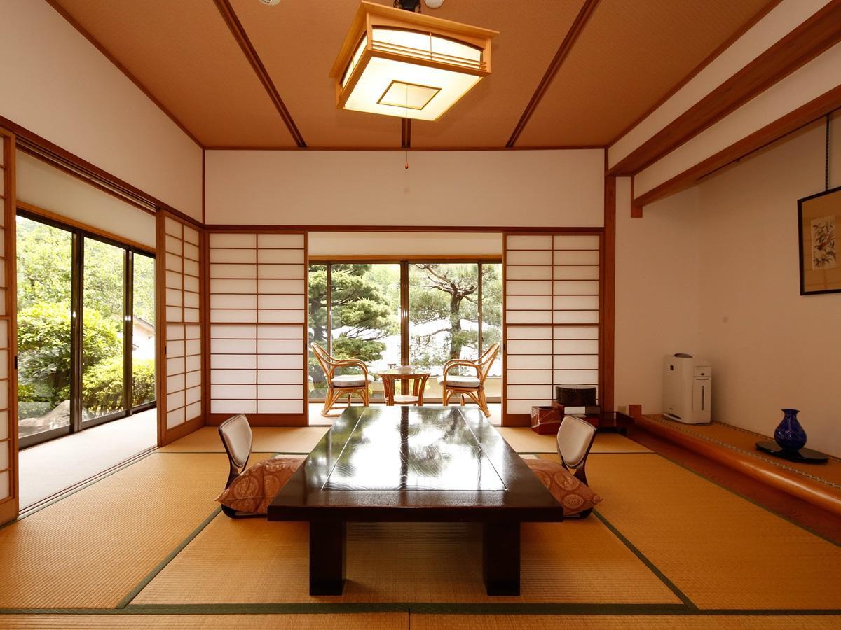源泉掛け流しの宿albergo湯楽 Yugawara Eksteriør bilde